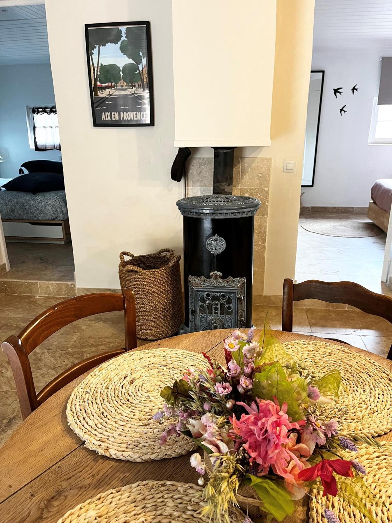 Maison Provencale Au Calme De La Campagne Avec Jacuzzi Aix-en-Provence Ngoại thất bức ảnh
